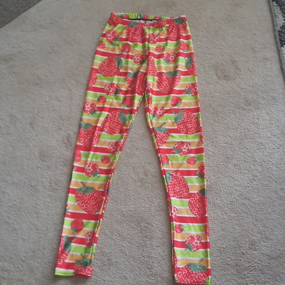 Strawberry‎ leggings